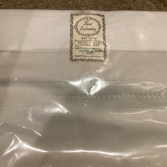 Irish Linen Hand Embroidery Bath/Guest Towel Set - Picture 1 of 4